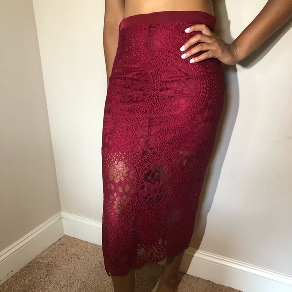 HIGH WAISTED RED LACE SKIRT - Picture 1 of 2